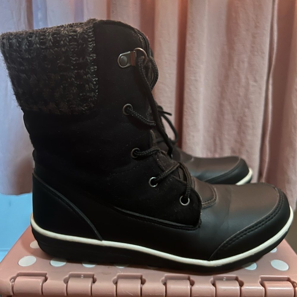 Snow boots